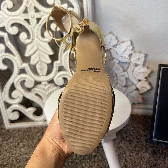 Qupid Strappy METALLIC  Gold Heels BRAND NEW IN BOX FAST SHIPPING 🚀 - Picture 7 of 8